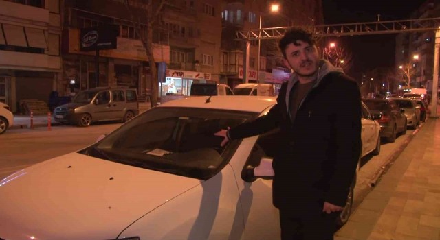 Motokurye ve ağabeyi taksici ve yolcularına dehşet yaşattı