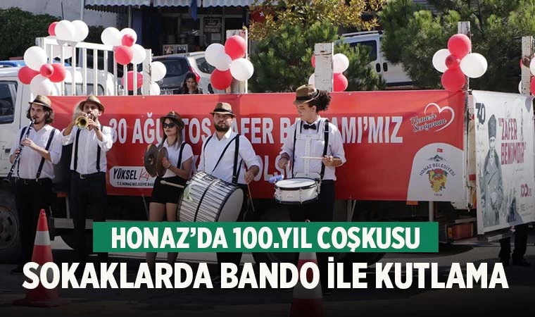 Honaz Caddelerinde Bandolu Kutlama