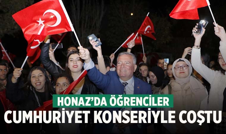 Honaz’da Öğrenciler Cumhuriyet Konseriyle Coştu