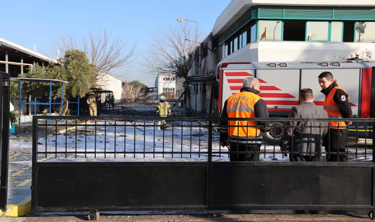 Çiğli'deki Kozmetik Deposunda Çıkan Yangında 1 işçi öldü 3 işçi yaralandı