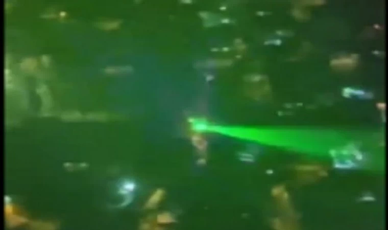 İzmir'de inişe hazırlanan uçağa lazer tuttular