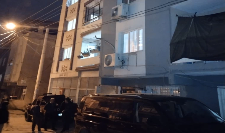 Karabağlar'da babasını bıçakladı ardından ihbarda bulundu