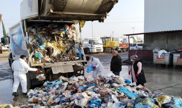 Yunusemre’de altınları çöpe atan aileye belediyeden yardım eli