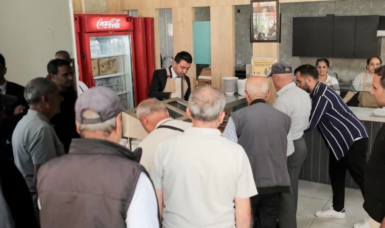 Bayraklı Belediyesinden 'Askıda Yemek' Uygulaması: Dayanışma Ağını Genişletiyor