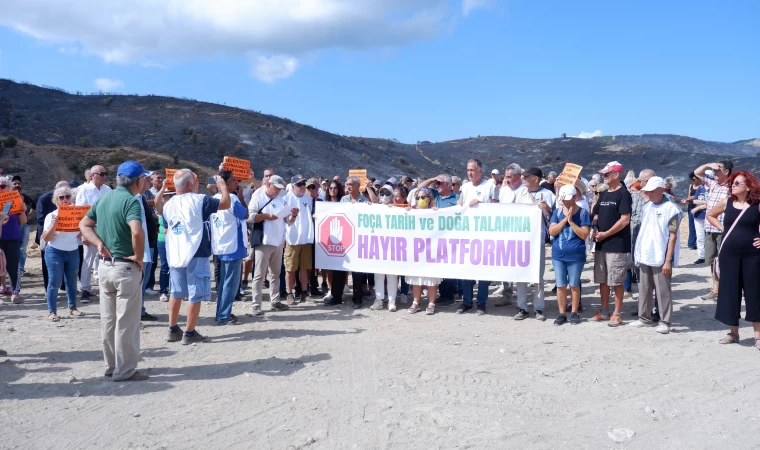 Foça’da Orman Yangını Sonrası Çevrecilerden Protesto