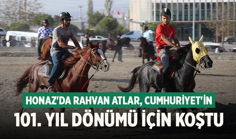Honaz’da 29 Ekim Coşkusu: Cumhuriyet Bayramı Rahvan At Yarışları ile Kutlandı
