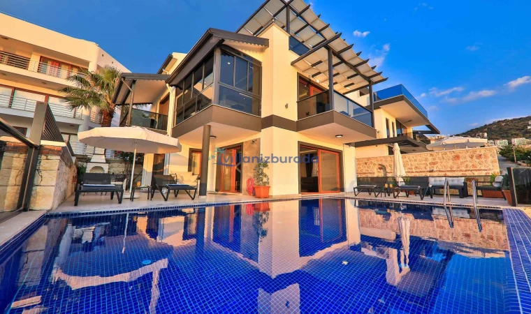 Kalkan’da mı, Marmaris’te mi Villa Kiralamalıyım?