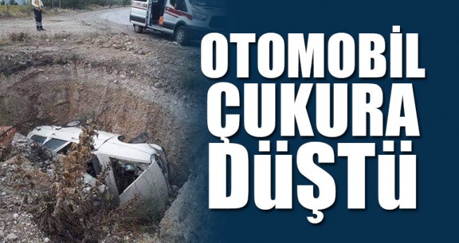 Otomobil Çukura Düştü