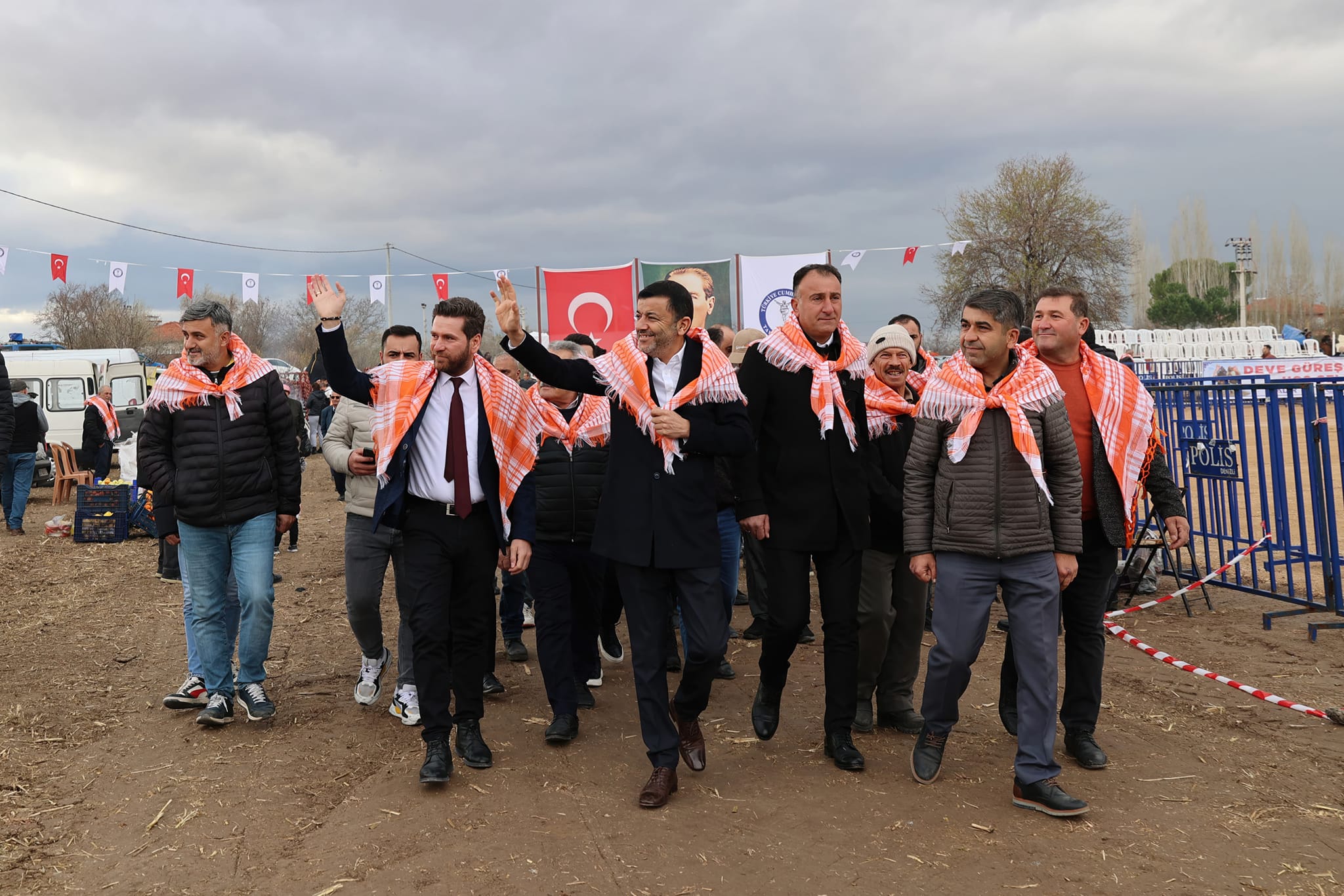 Denizli'de pehlivan develer güreşti