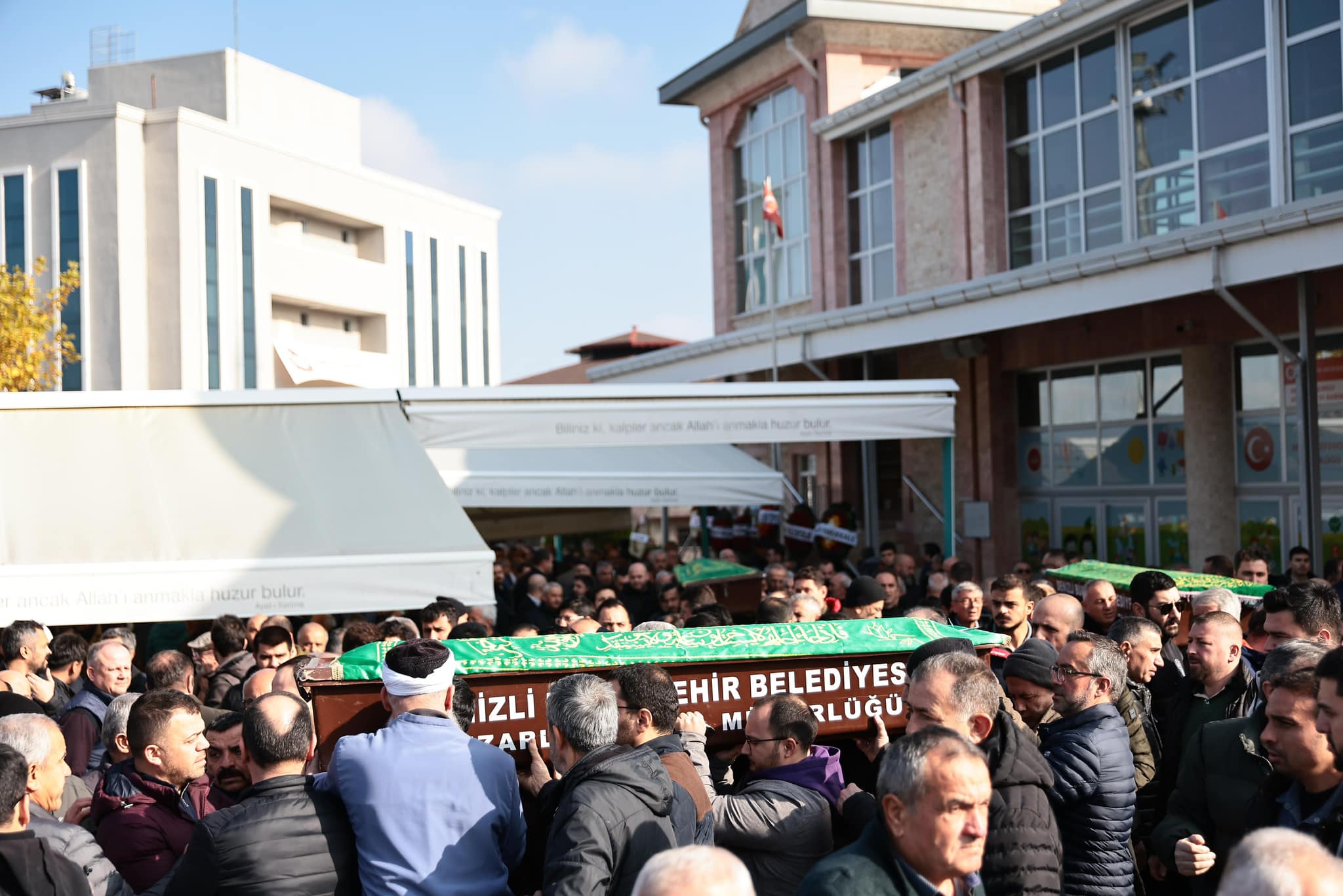 Sevilen mahalle Muhtarı Salih Bütün, son yolculuğuna uğurlandı