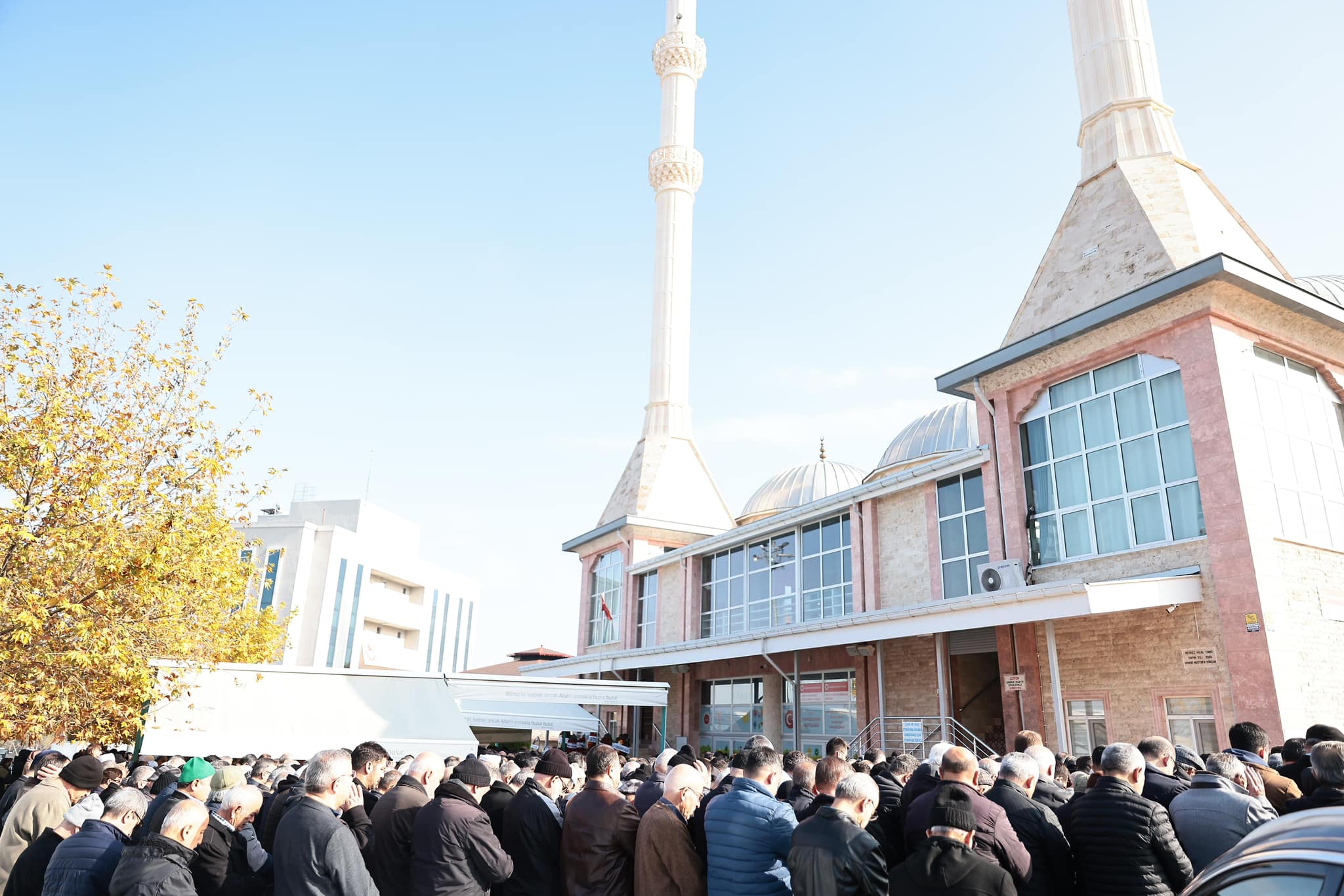 Sevilen mahalle Muhtarı Salih Bütün, son yolculuğuna uğurlandı