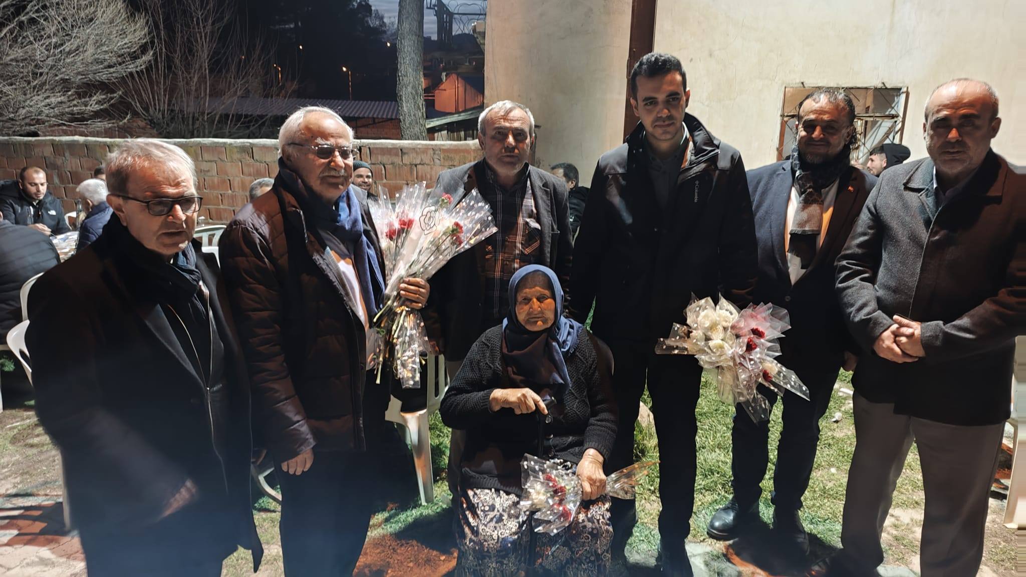 Yusuf Gülsever şehit ailesinin iftarında vatandaşlarla buluştu