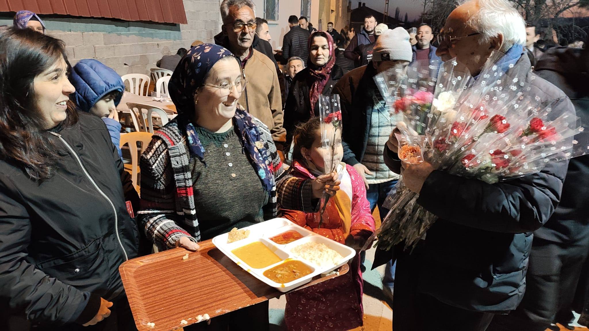 Yusuf Gülsever şehit ailesinin iftarında vatandaşlarla buluştu