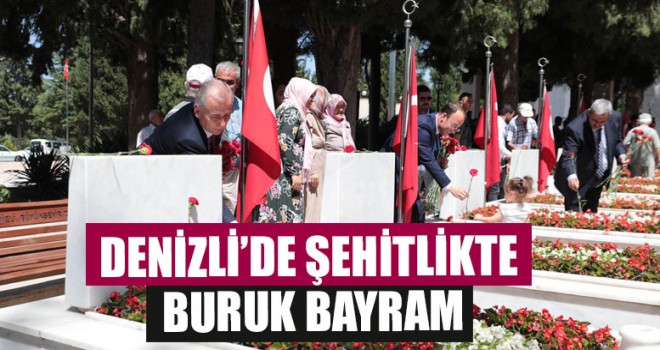 Denizli’de şehitlikte buruk bayram