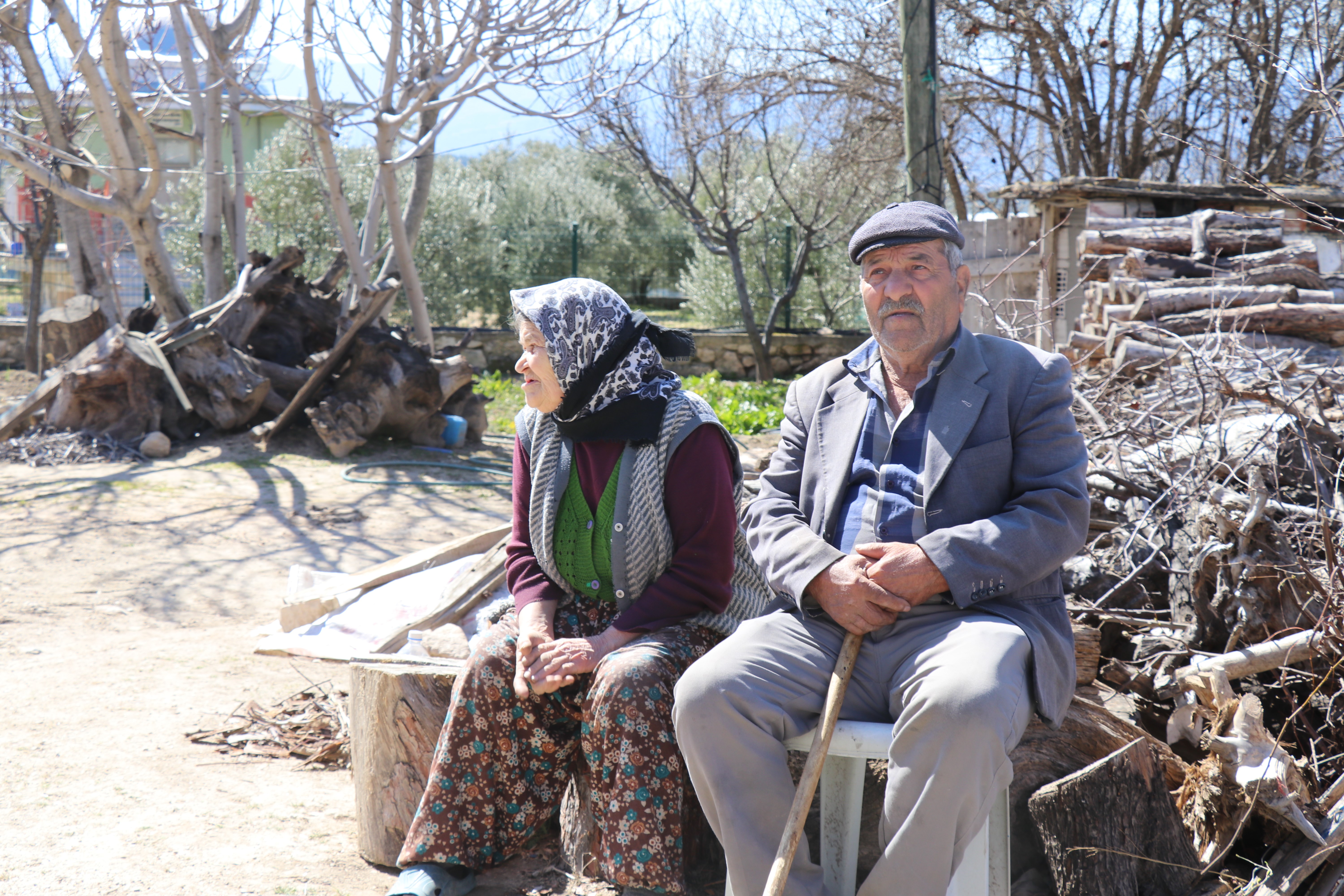 5.1’lik deprem vurdu: Yaşlı çift evine giremiyor