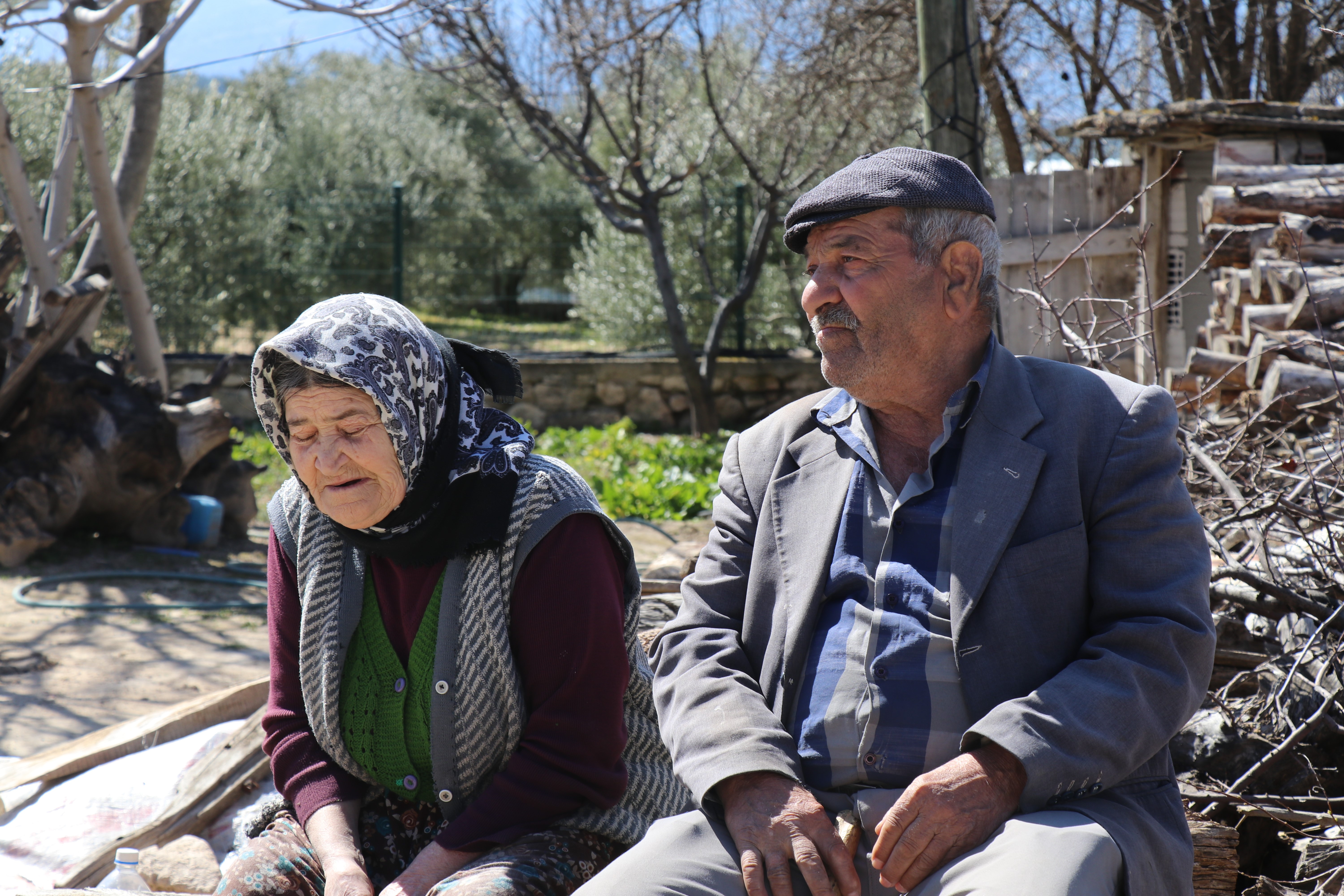 5.1’lik deprem vurdu: Yaşlı çift evine giremiyor