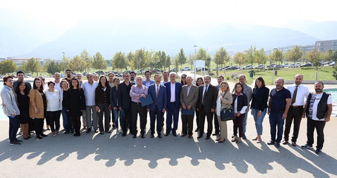 Geleceği Bilimle Dokuyanlara Denizli Sanayicisinden Destek