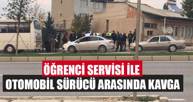Öğrenci servisi ile otomobil sürücü arasında gerginlik öğrenciler panik yaşadı