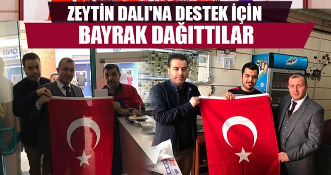 Zeytin Dalı'na Destek İçin Bayrak Dağıttılar