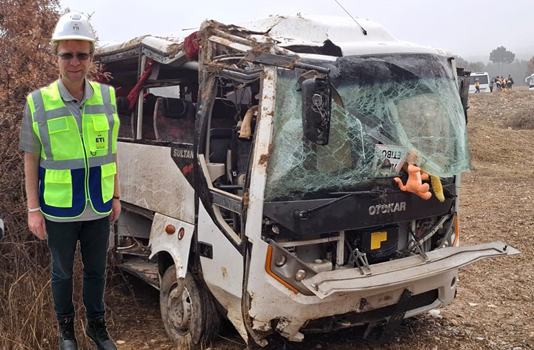 Kütahya’da işçi servisi şarampole devrildi: 1 ölü, 8 yaralı