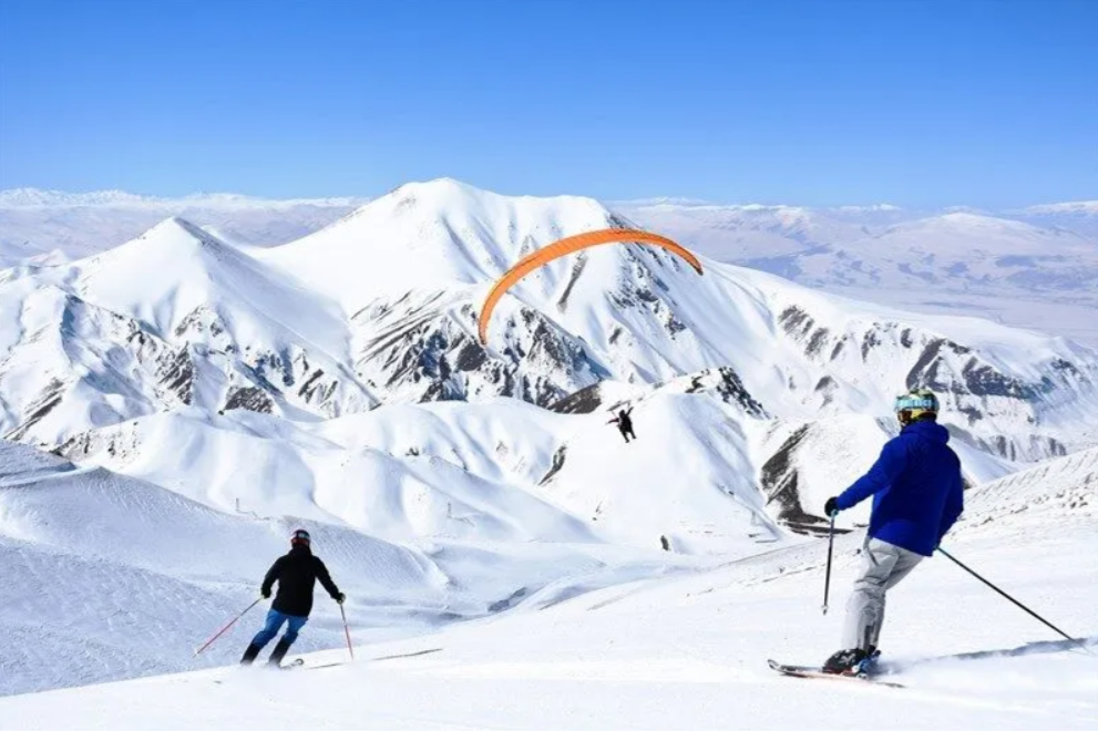 Palandöken Kayak Merkezi'ne nasıl ulaşılır ve 2025 kış sezonu ne zaman başlıyor?